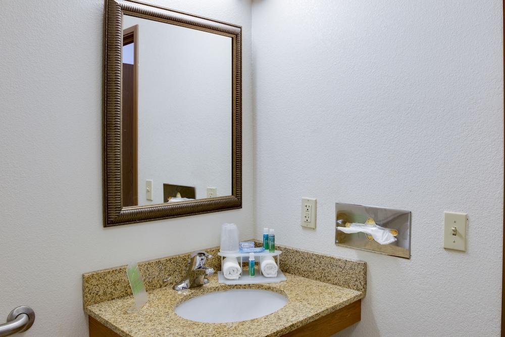 Holiday Inn Express Hotel & Suites - Dubuque West By Ihg Екстер'єр фото